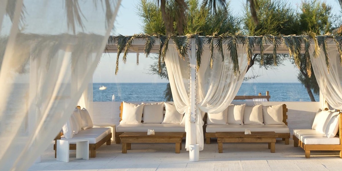 White Beach di Torre Canne. Wedding Planner in Amalfi Coast and Puglia. Mr and Mrs Wedding in Italy