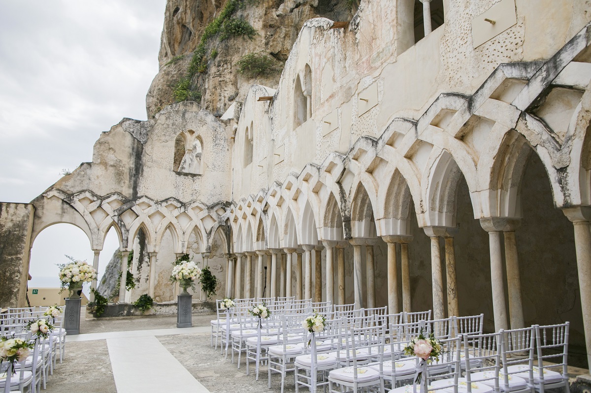 Isabella and Peter Wedding in Amalfi NH Grand Hotel cloister