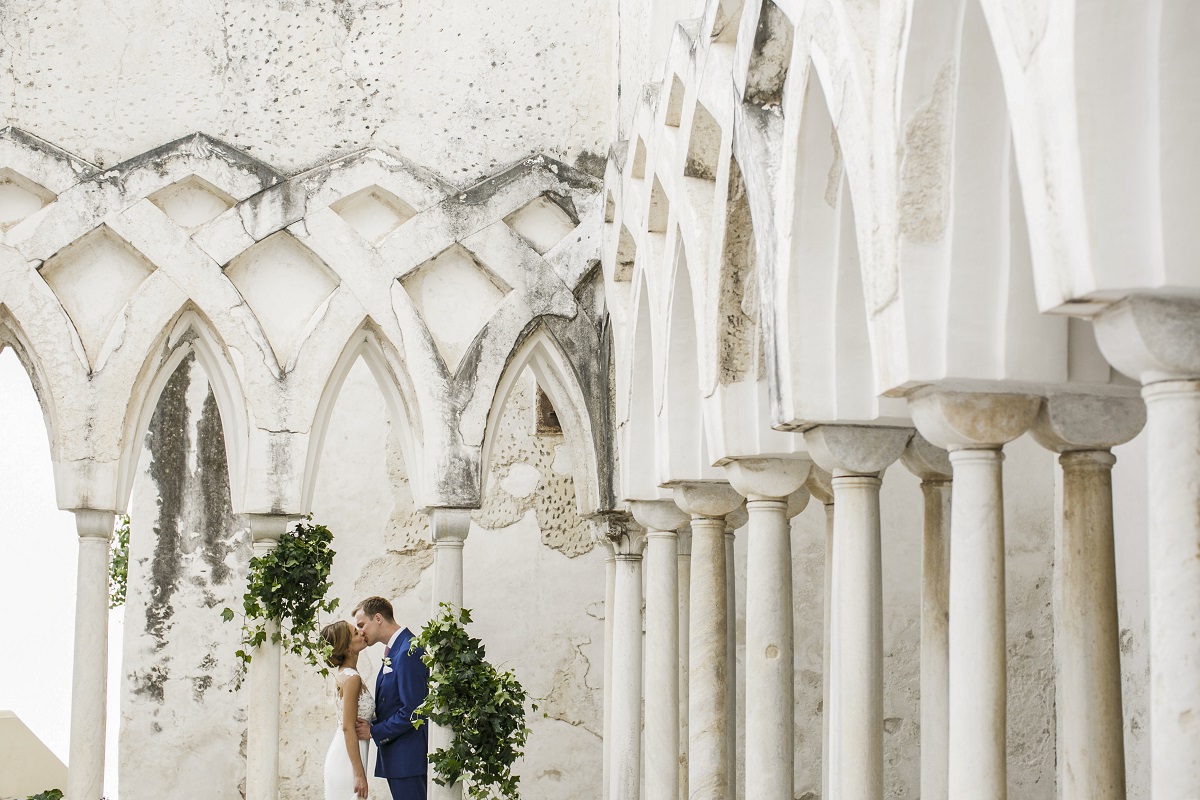 Isabella and Peter Wedding in Amalfi kiss in the cloister