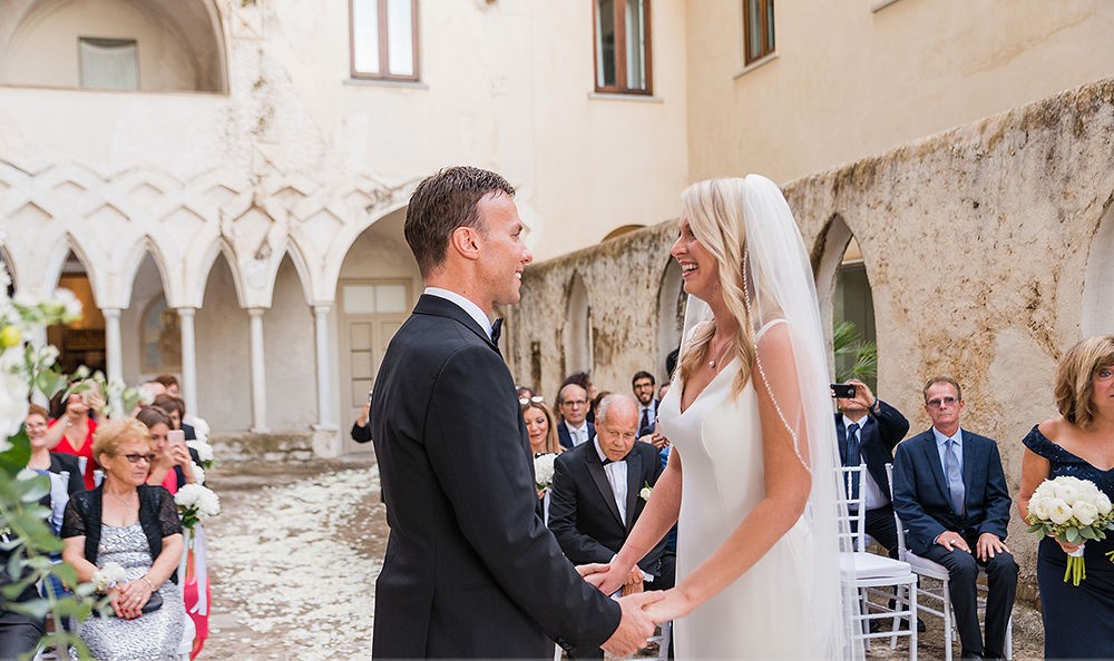 julia e robert NH Amalfi Chiostro