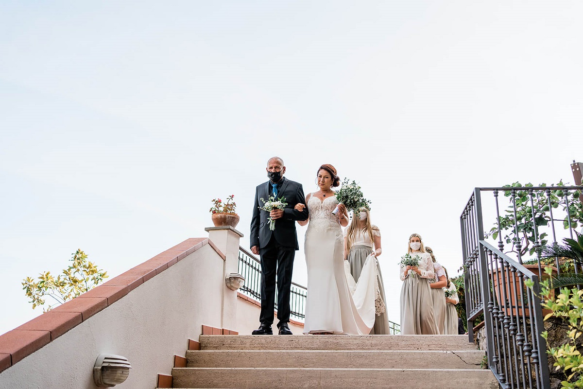 bridesmaids with masks wedding in Italy during the covid emergency