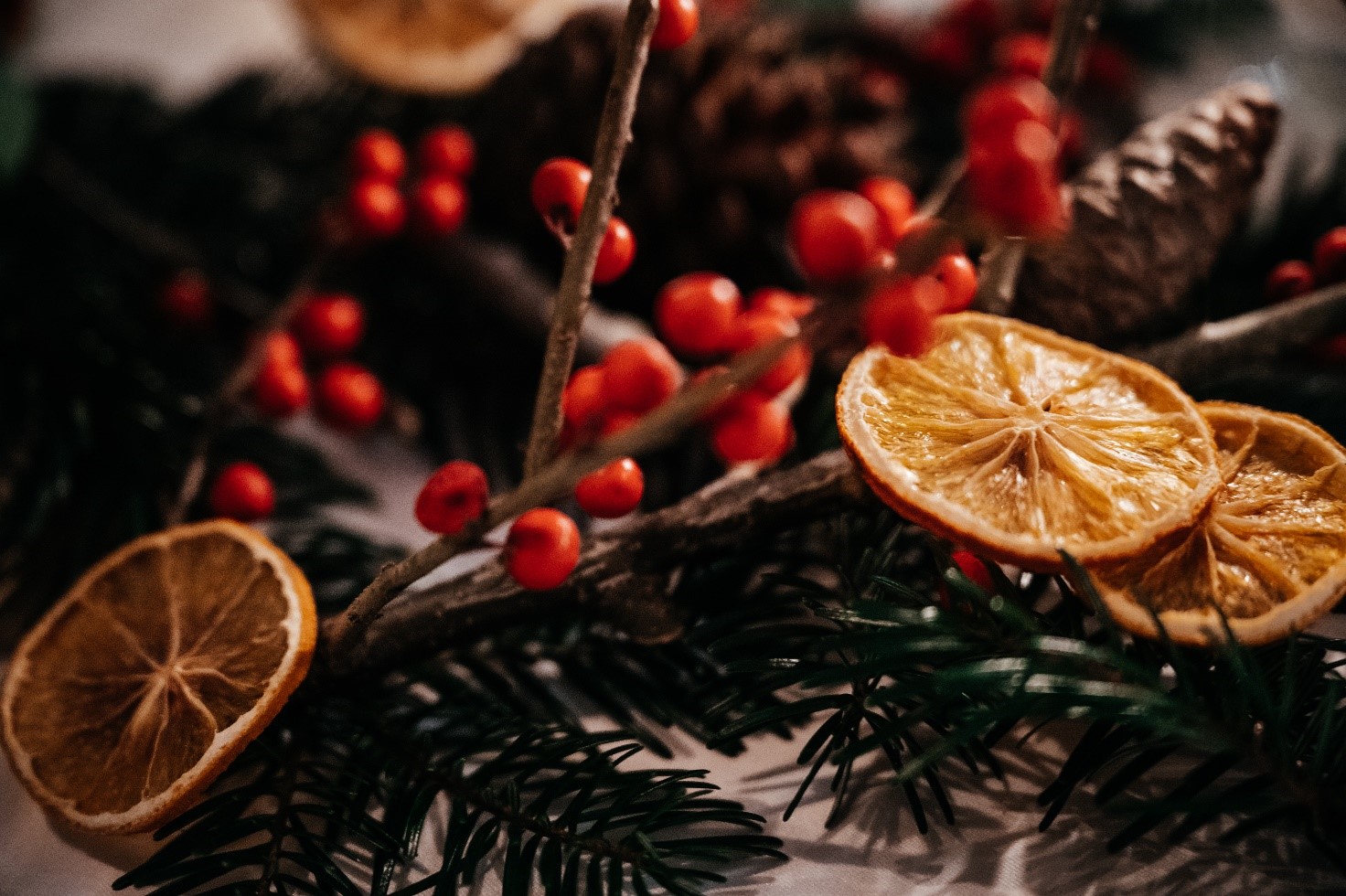Cinnamon scent winter wedding decorations